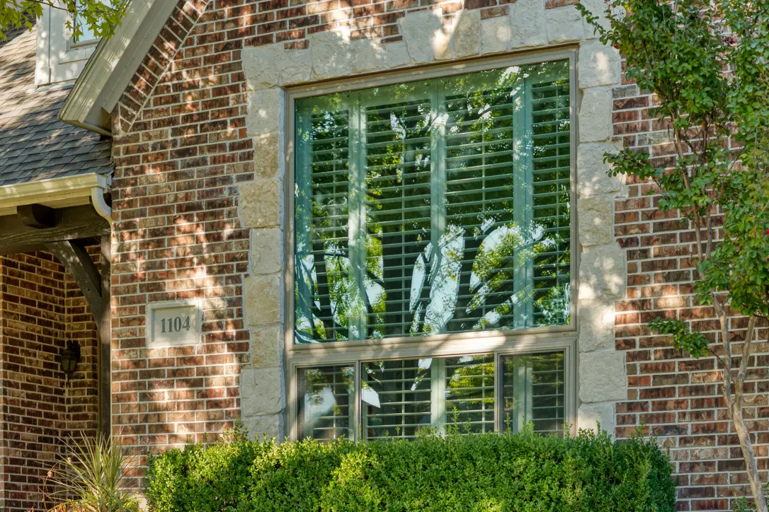 Picture over XOX Slider