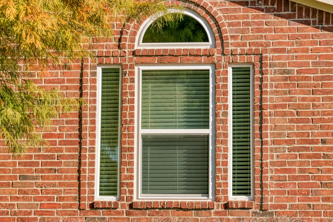 Front Window Configuration