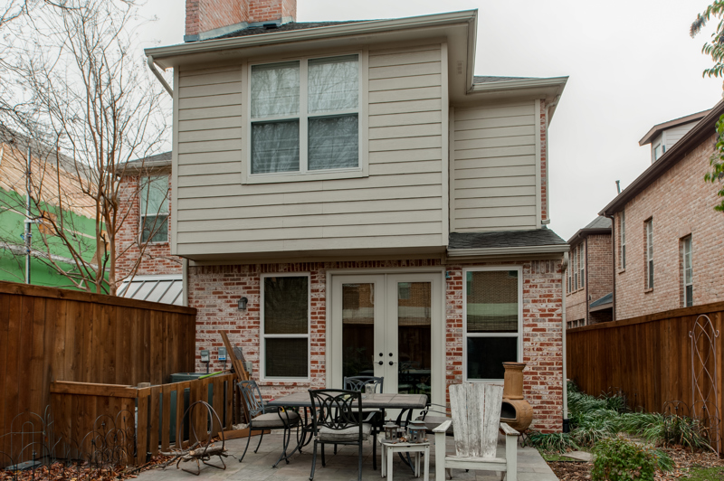 brennan-traditions-single-hung-windows-in-brick-and-siding