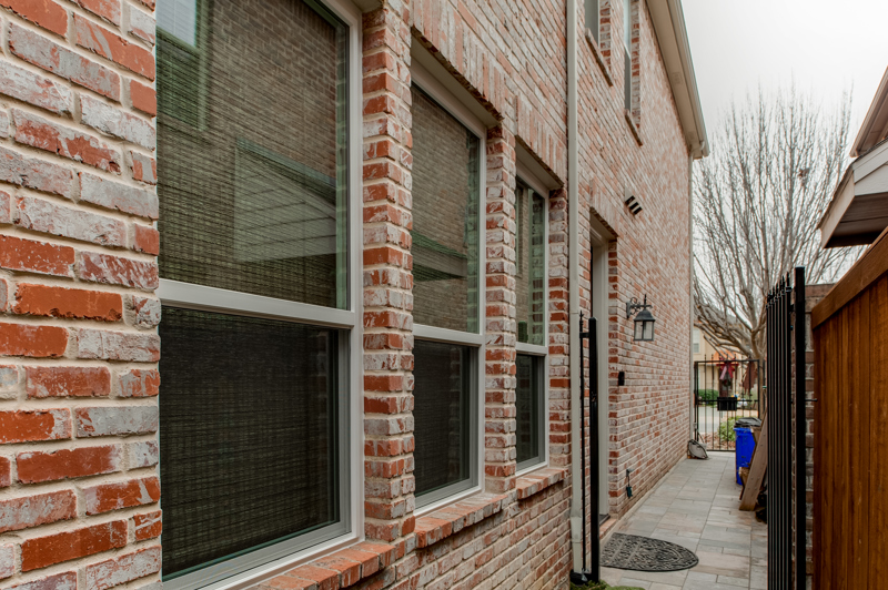 brennan-traditions-triple-single-hung-windows