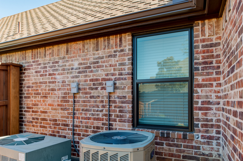 single-hung-broze-frame