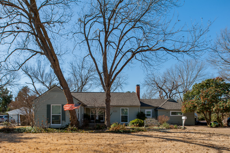 brennan-traditions-frontal-view-of-vinyl-home