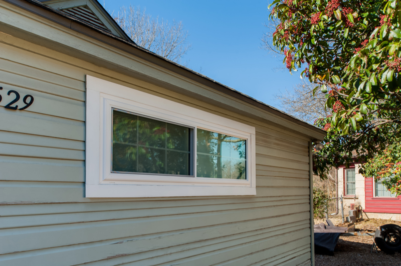 brennan-traditions-white-sliding-window-in-siding