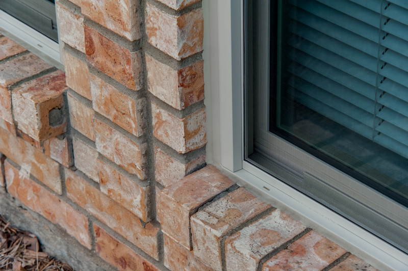 brennan-traditions-double-single-hung-window-corner