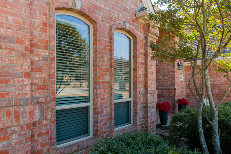 brennan-oriel-single-hung-operating-eye-brow