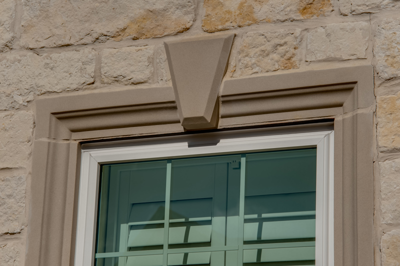 brennan-traditions-top-of-single-hung-with-grid