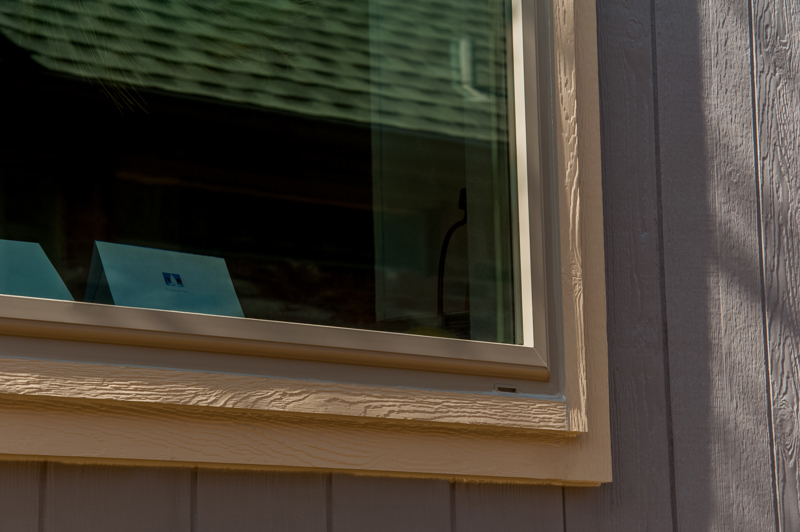 brennan-traditions-picture-window-with-vinyl-siding