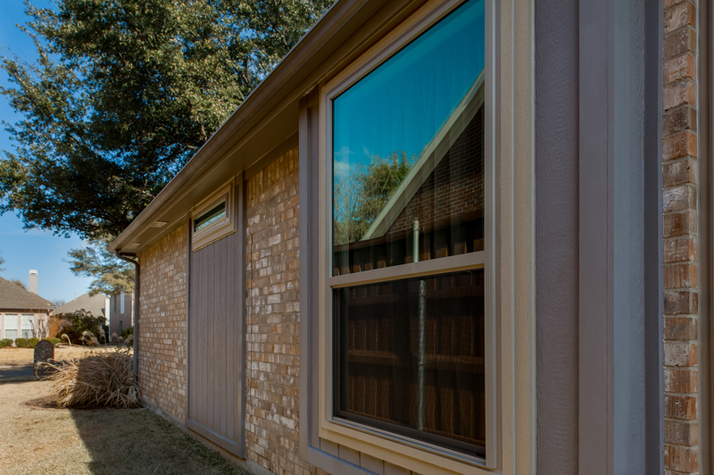 brennan-traditions-single-hung-side-view-closeup