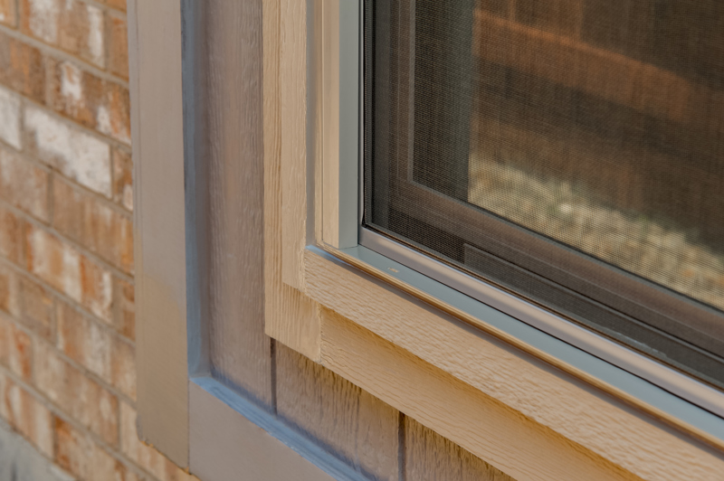 brennan-traditions-single-hung-with-screen-close-up