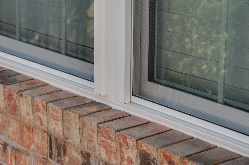 brennan-traditions-double-single-hung-windows-with-screen