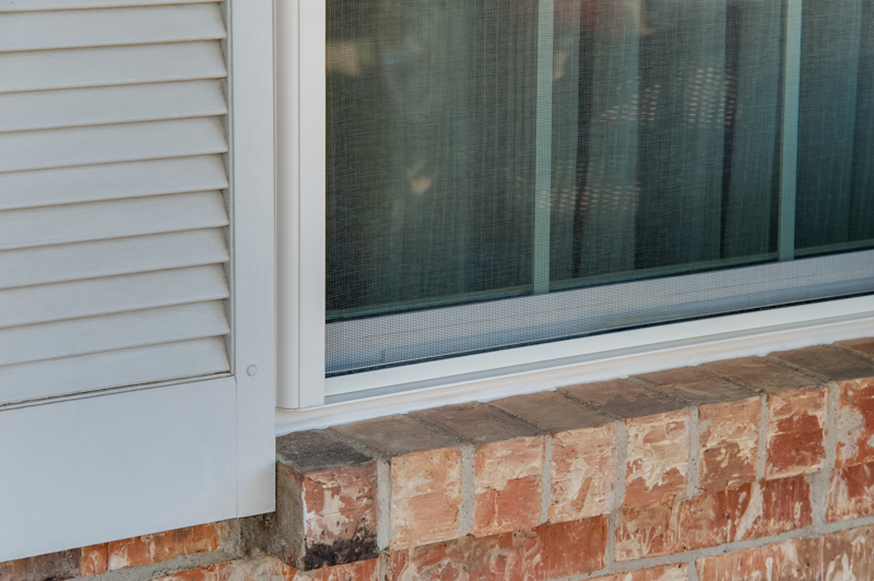 brennan-traditions-single-hung-close-up