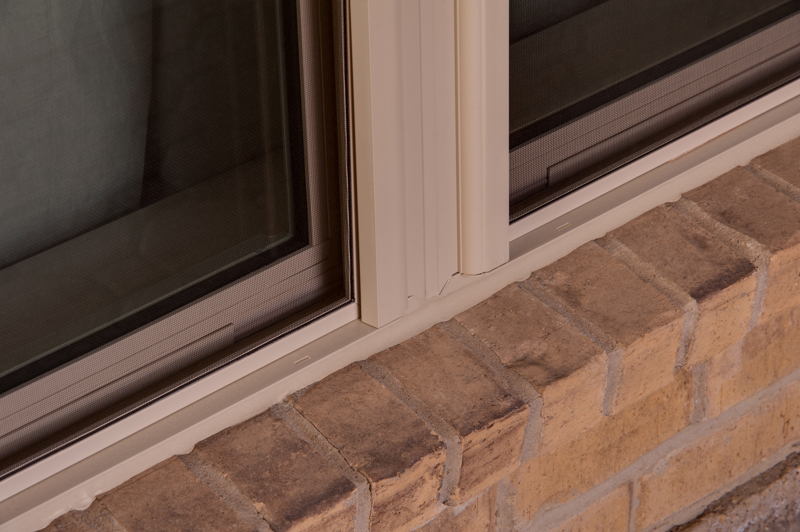 brennan-traditions-single-hung-double-with-screens