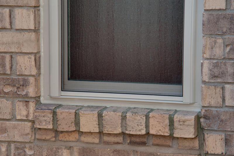 brennan-traditions-slim-window-with-screen