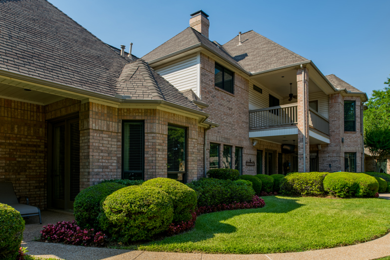 brennan-traditions-backyard-view-black-trim