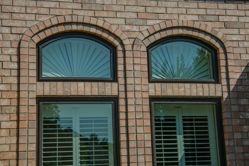 brennan-traditions-speciaty-windows-with-picture-windows-close-up