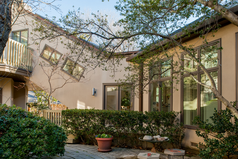 courtyard-garden-with-andersen-400