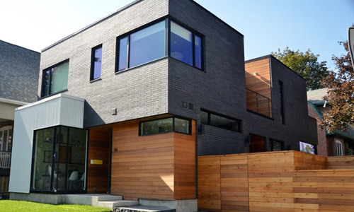 Industrial Modern houses typically use casement and picture windows for a sleek design. Brennan Enterprises is a replacement window dealer in Dallas, Texas.